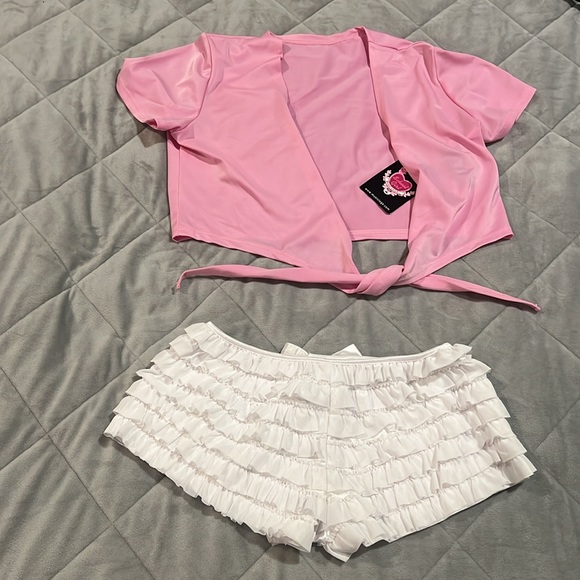🩷 NEW sexy outfit! Pink open/tie front crop top & ruffled boy shorts w/bow. - Picture 2 of 6